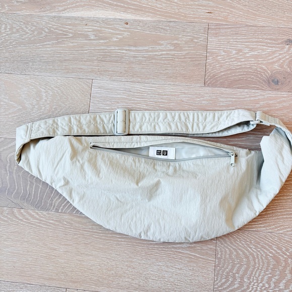 UNIQLO U Unisex Crossbody Bag in Beige - Picture 3 of 9